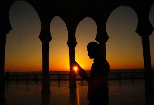 نکاتی که باید در ماه رمضان به آن توجه کنیم/ ابتدا افطار کنیم یا نماز مغرب را بخوانیم؟