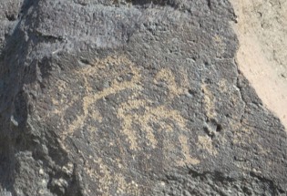 سنگ نگاره های لادیز شناسنامه ای از هویت چندین هزار ساله این منطقه  
